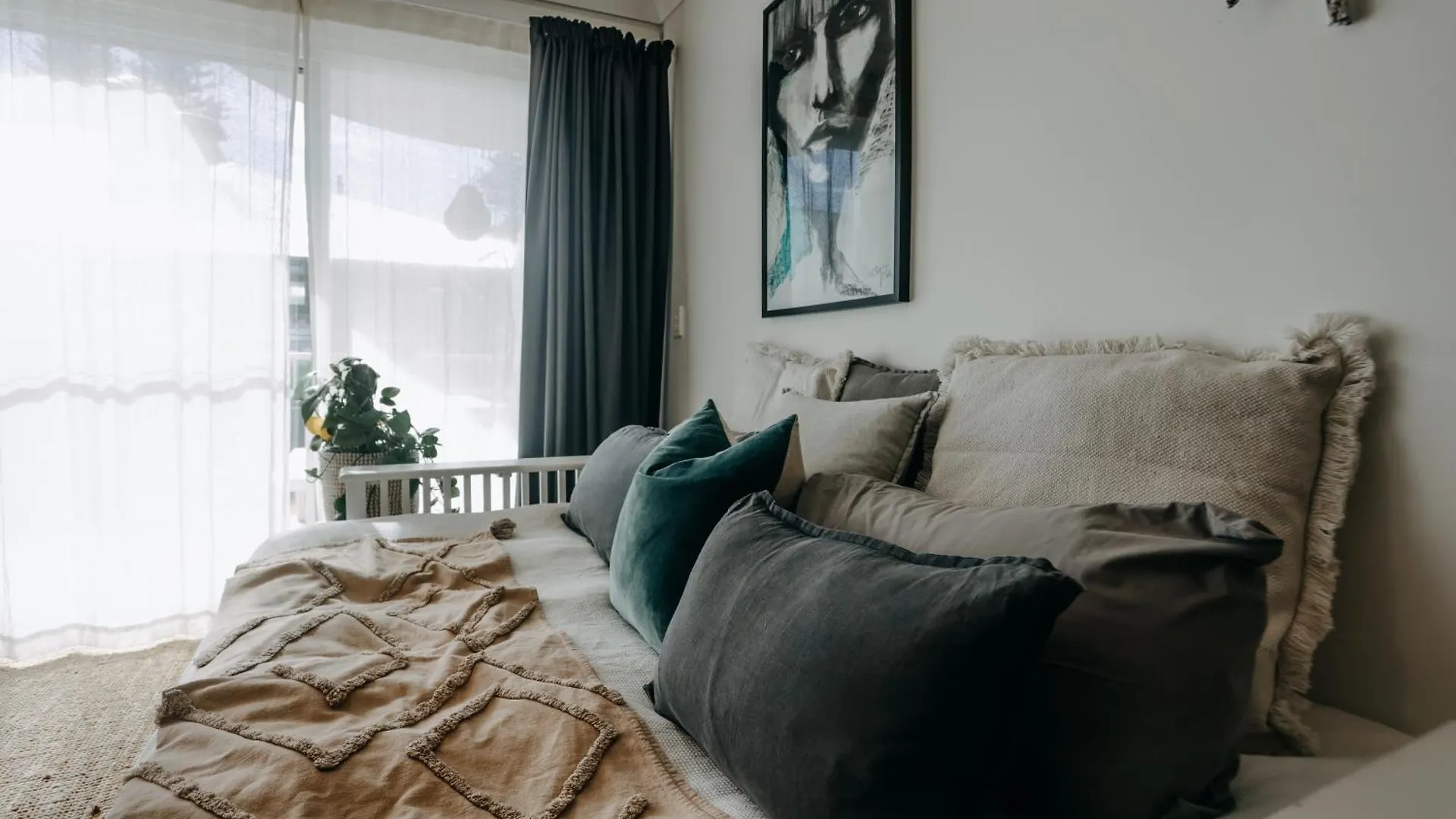 Aloha - Stylish Central Byron Studio Byron Bay Apartment